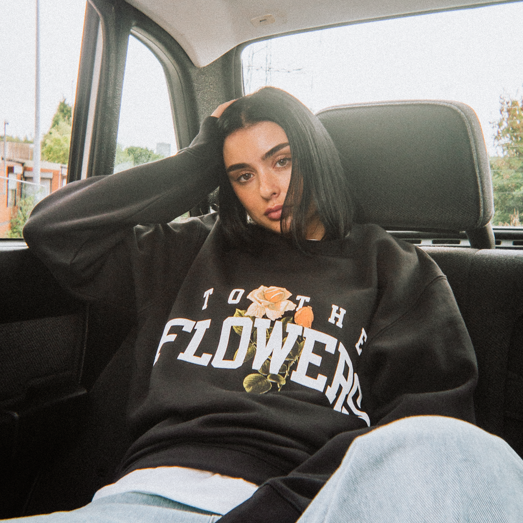 HOODIES & SWEATSHIRTS